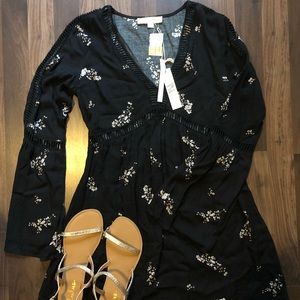 Long sleeve floral dress!! 🌸